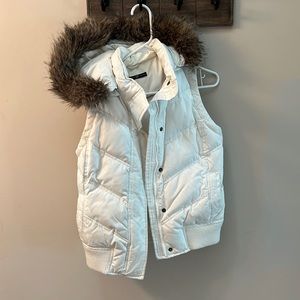 Vintage Gap puffer vest with faux fur lined detachable hood - size XS
